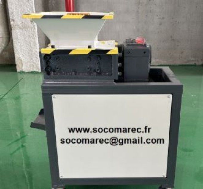 Convoyeur à bande en  220 volts et Déchiqueteur SOCO PB150