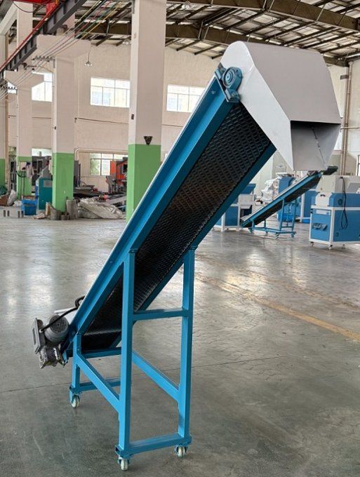 Pré-broyeur SOCO-EB300 et son convoyeur